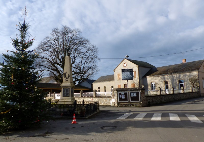 La mairie et l'école, bourg 